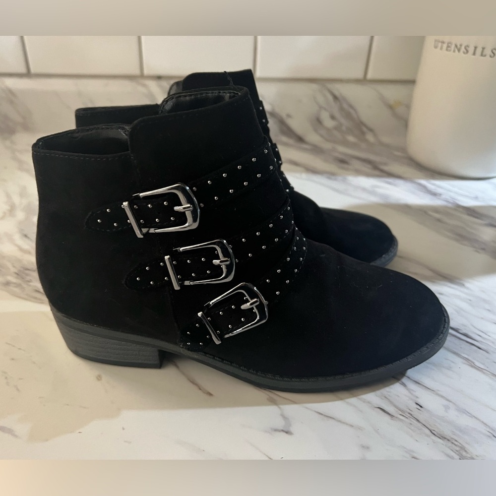 Girls size 6 black ankle boot